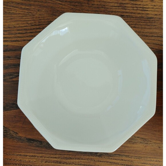 JOHNSON BROTHERS HERITAGE White Ironstone OctagoN Round Vegetable Serving Bowl - Picture 2 of 7